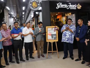 Majlis Perasmian Outlet Gloria Jeans Coffes LRT Pasar Seni - 3
