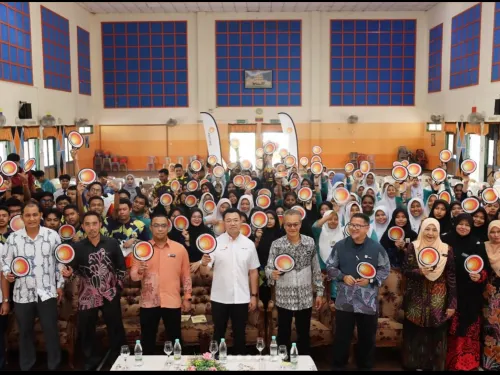 PERNAS PERLUAS PROGRAM JEJAK CEMERLANG 2025 KE SEKOLAH LUAR BANDAR